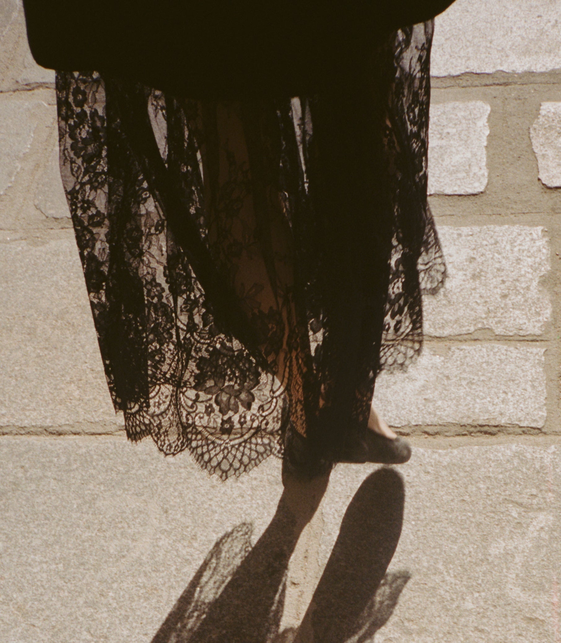 GIORGINE LACE SKIRT -- BLACK